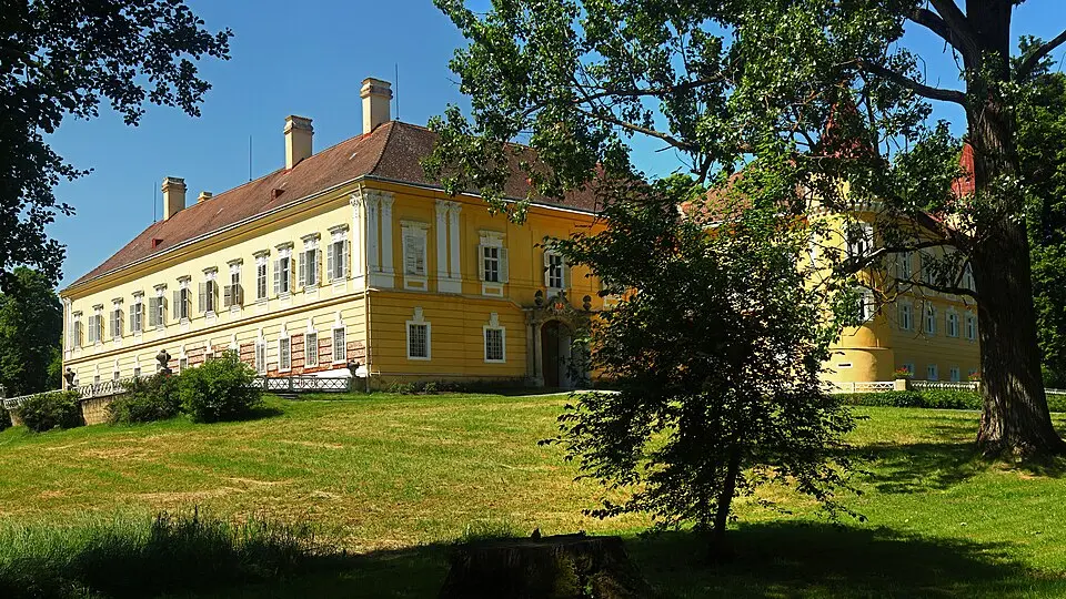 Obrázok: Duke of W4 · CC BY-SA 3.0 AT Schloss Weinern und Park
