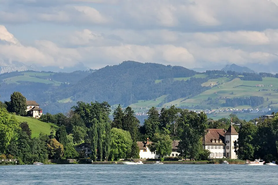 Seeufersiedlung