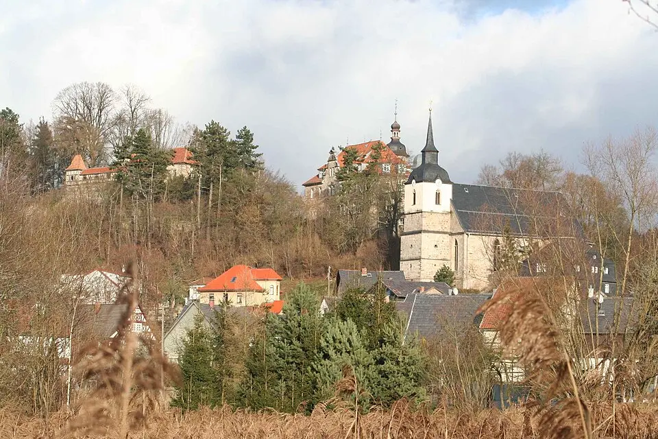 Image: Störfix · CC BY-SA 3.0 Burg Neuhaus (Neuhaus-Schierschnitz)
