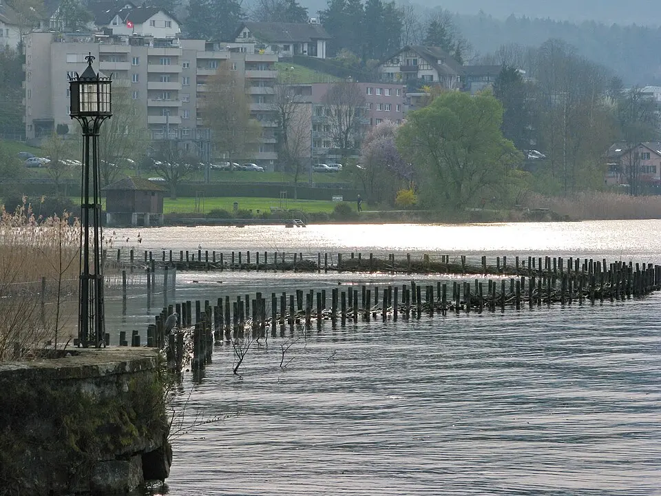 Seeufersiedlung