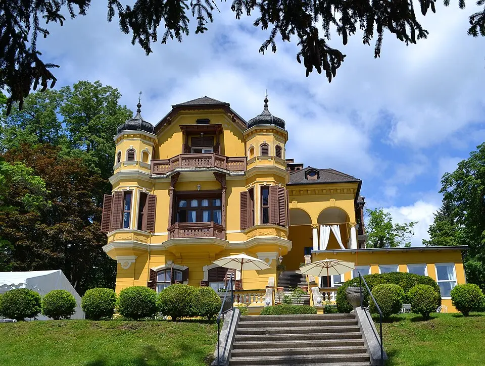 Image: Horst Kandutsch · CC BY-SA 3.0 DE Villa Miralago