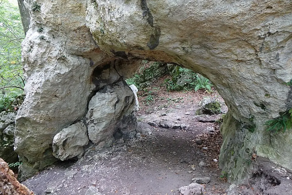 Schronisko nad Jaskinią Koralową