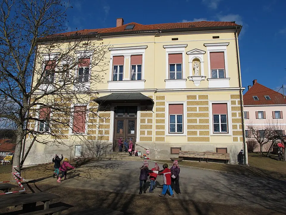 Obrázok: Ueb-at · CC BY-SA 3.0 Kloster der Grazer Schulschwestern mit Kapelle