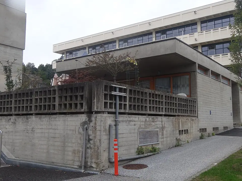 Schulwarthaus