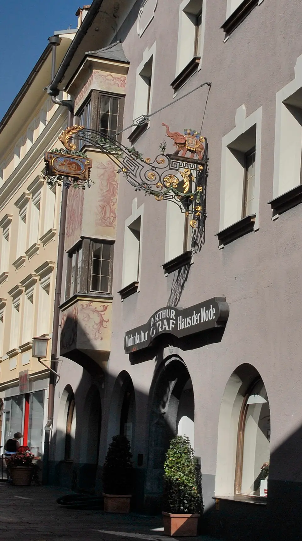 Wohn- und Geschäftshaus, ehem. Blaues Haus