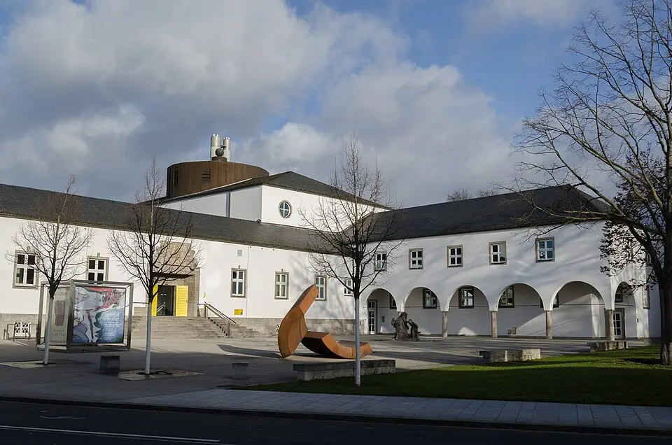 Ehemaliges Hallenbad, sogenanntes Ernst-Sachs-Bad, heute Kunsthalle
