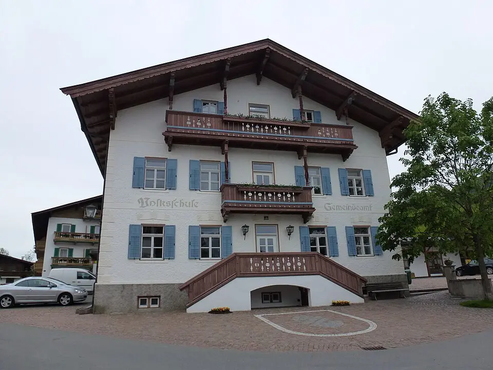 Gemeindeamt mit Volksschule