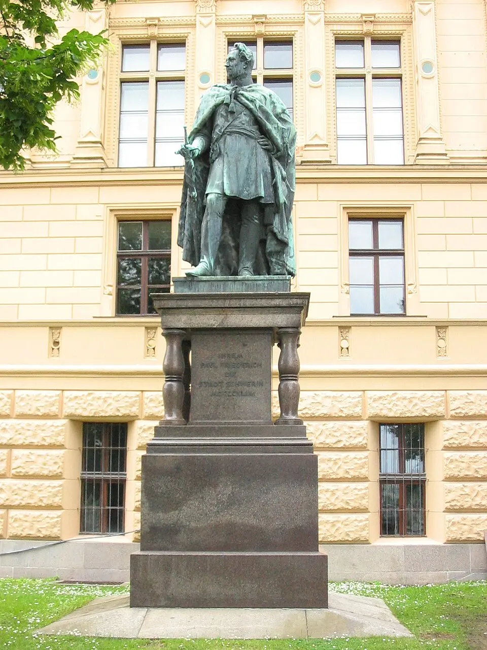 Paul Friedrich statue in Schwerin