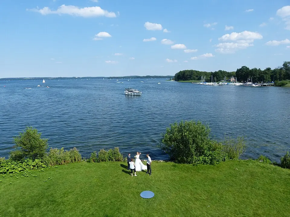 Immagine: Wolfgang Sauber · CC BY-SA 4.0 lago di Schwerin