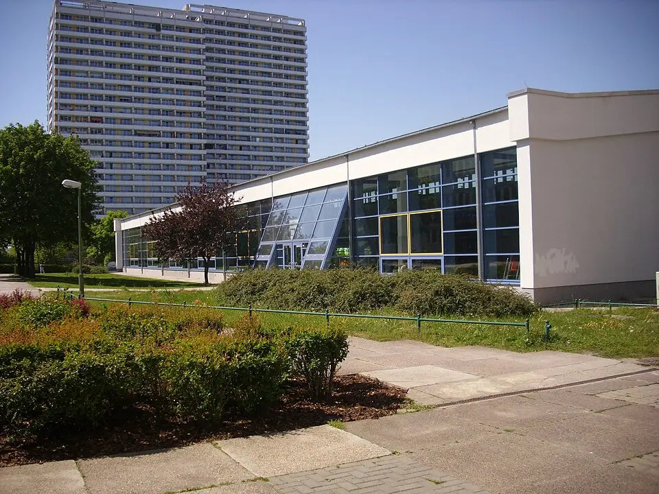 Schwimmhalle Helene-Weigel-Platz "Helmut Behrendt"