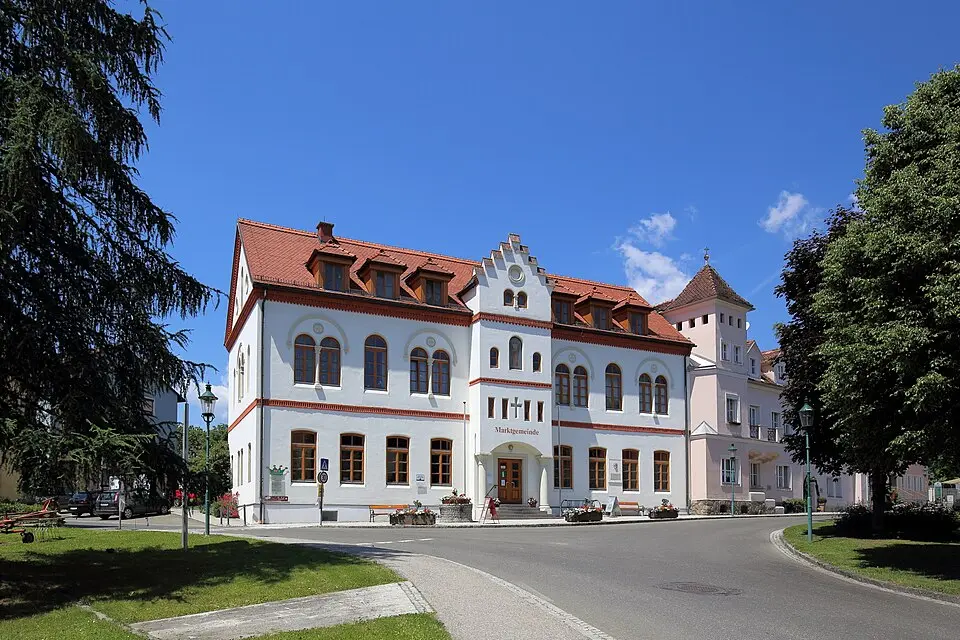 Slika: C.Stadler/Bwag · CC BY-SA 4.0 Amtsgebäude, ehem. Mädchenschule