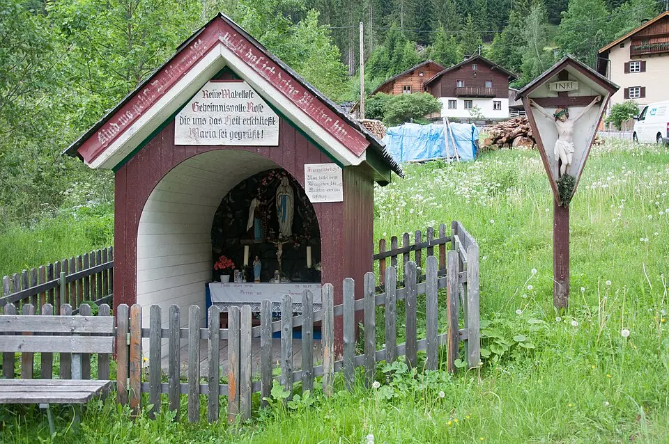 Kapelle Labebene und Kruzifix