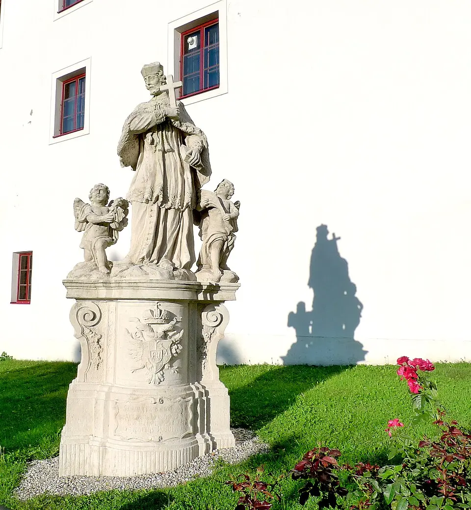 Obrázok: E.mil.mil · CC BY-SA 3.0 AT Figurenbildstock hl. Johannes Nepomuk