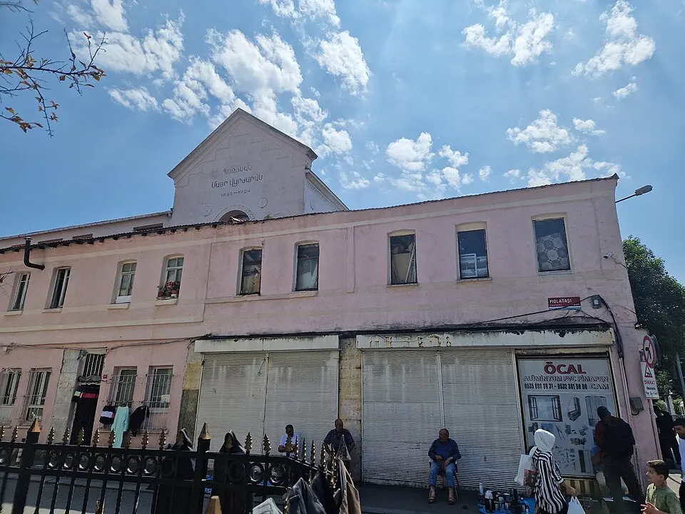 Bezciyan Ermeni Okulu