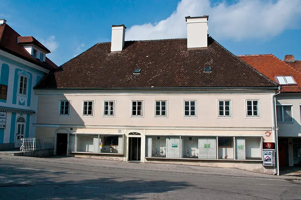 Wohn- und Geschäftshaus