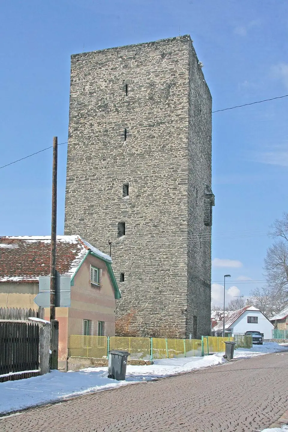Bild: Prazak · CC BY 2.5 Věž tvrze