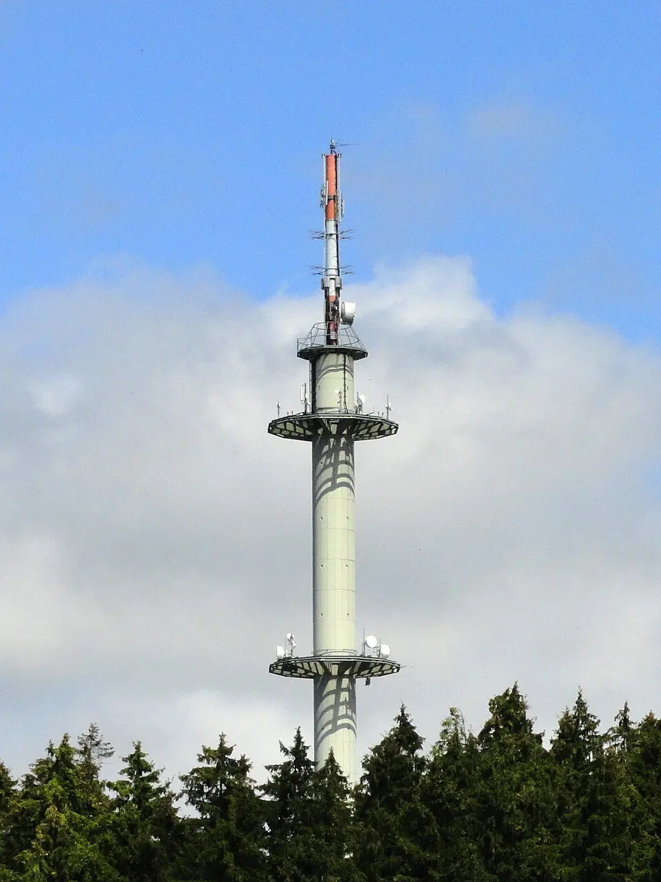 Immagine: Cybertorte · CC BY-SA 3.0 Sender Villingen-Schwenningen (Wöschhalde)