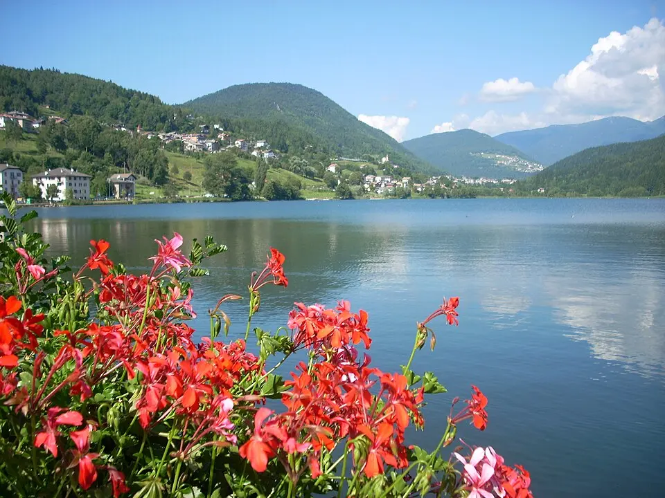 lago della Serraia