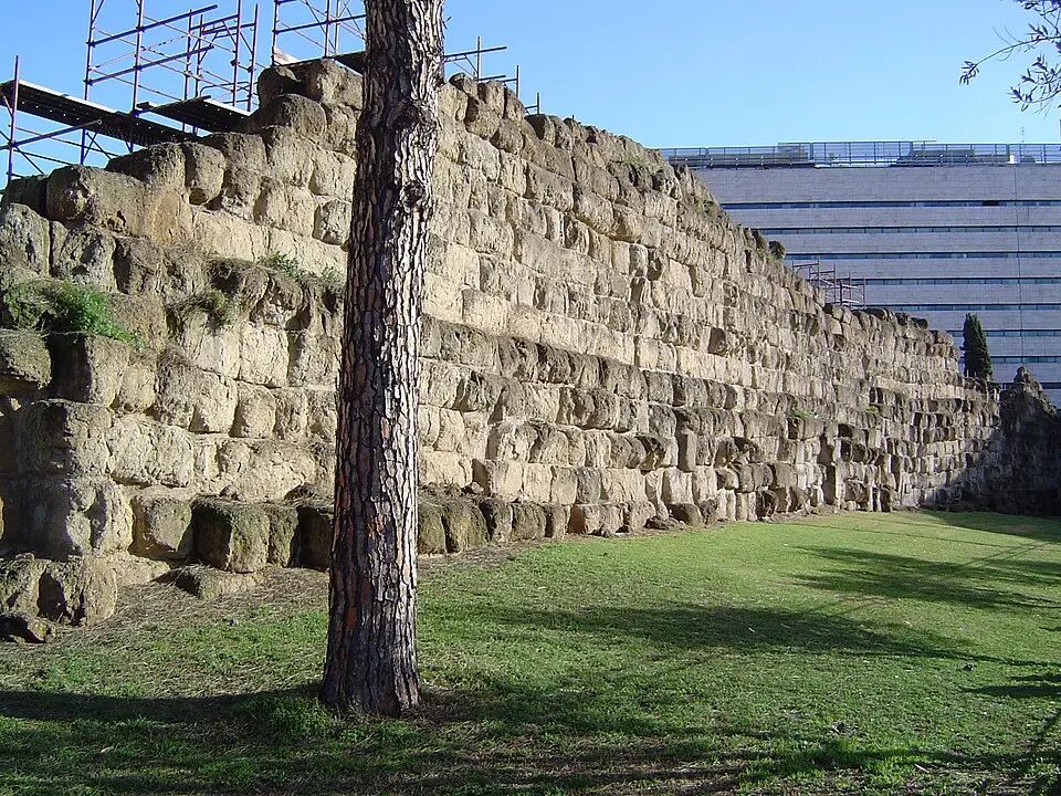 Servius-féle fal