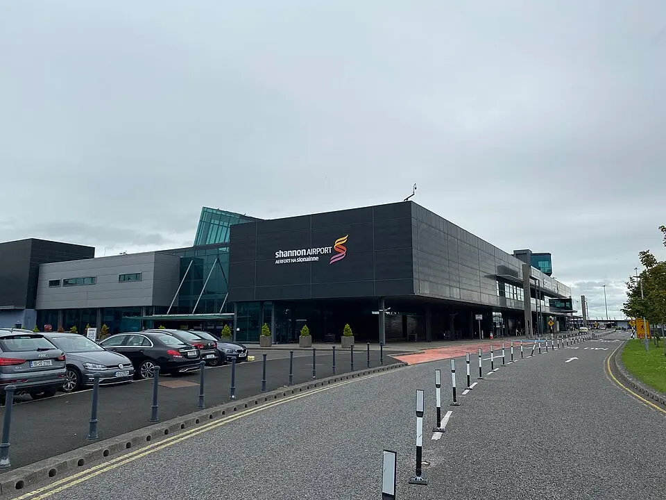 Image: 瑞丽江的河水 · CC BY-SA 4.0 Shannon Airport