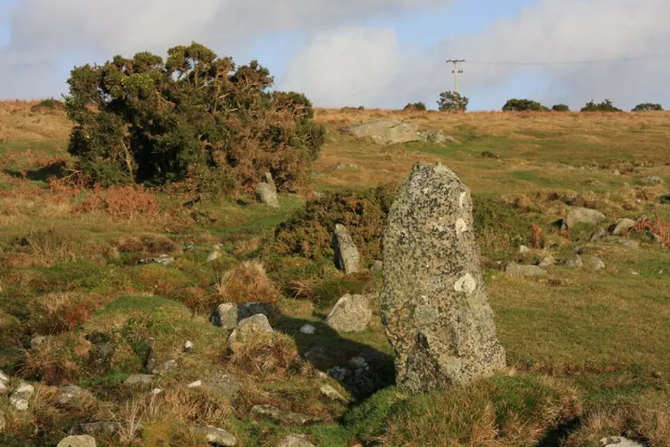 Stone alignment, five cairns, two stone hut circles and a length of reave 600m north east of Horseyeatt