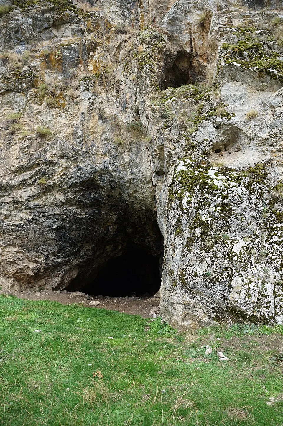 Höhle von Tren
