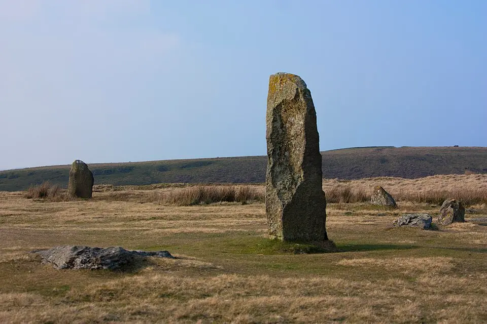 Image: Mik Peach · CC BY-SA 4.0 Mitchell's Fold stone circle, standing stone and cairn 280m south west of Mitchell's Fold