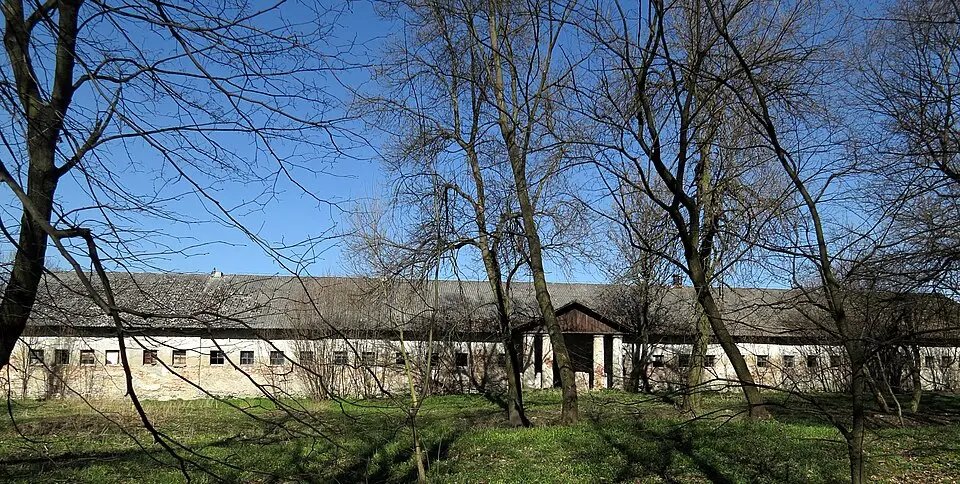 Zespół folwarczny (przy pałacu)