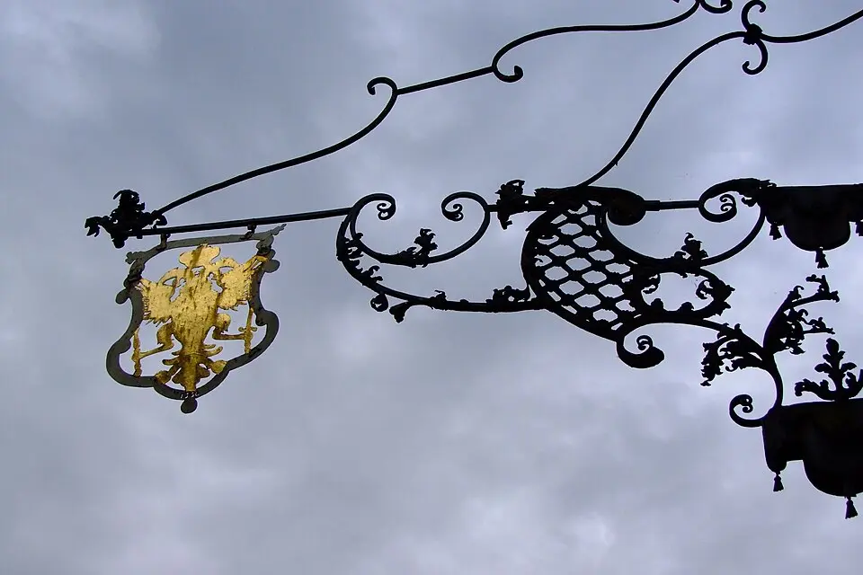 Hauszeichen, Schmiedeeisenausleger des Gasthofes Goldener Adler