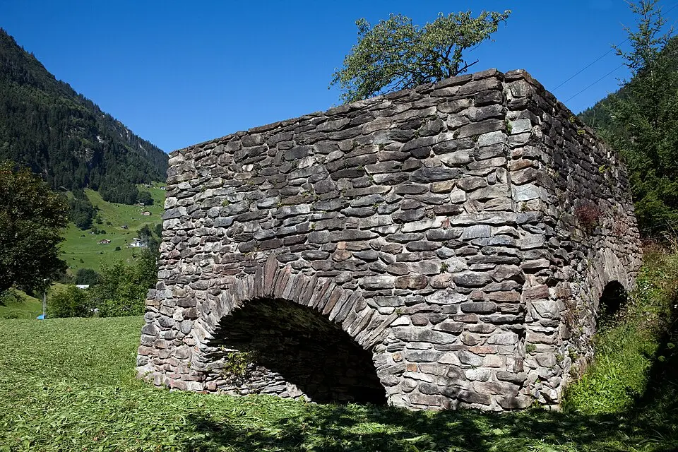 Neuzeitlicher Eisenschmelzofen Obermatt