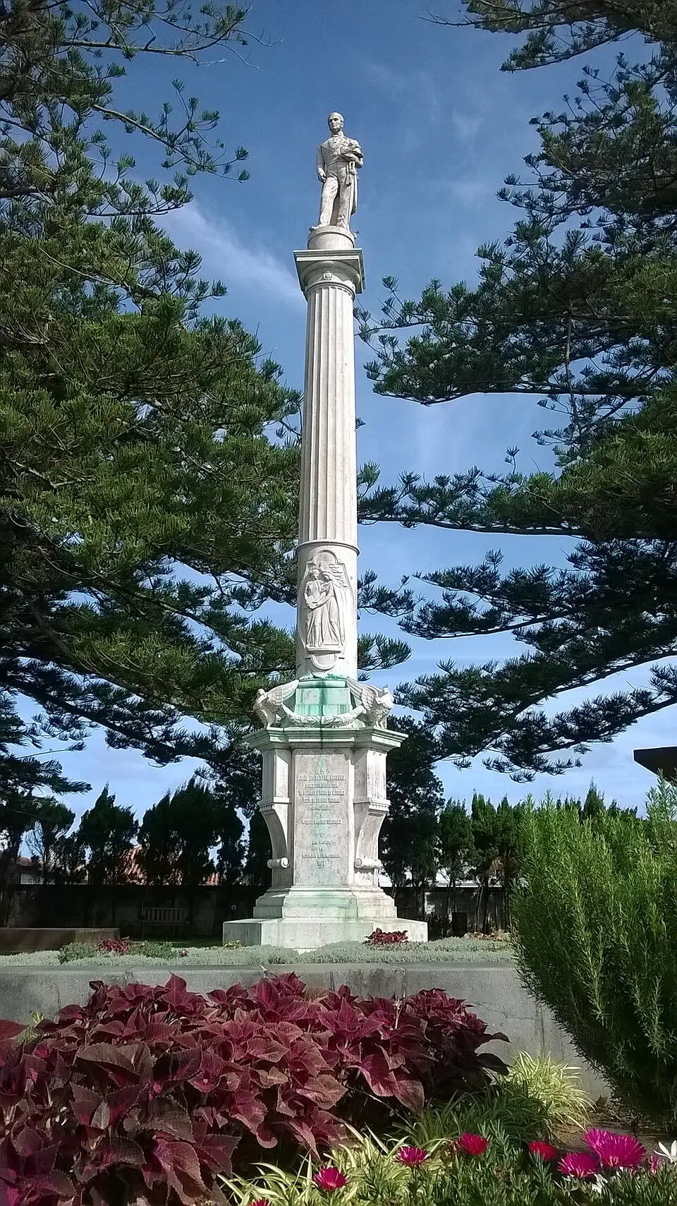 Estátua de José Silvestre Ribeiro