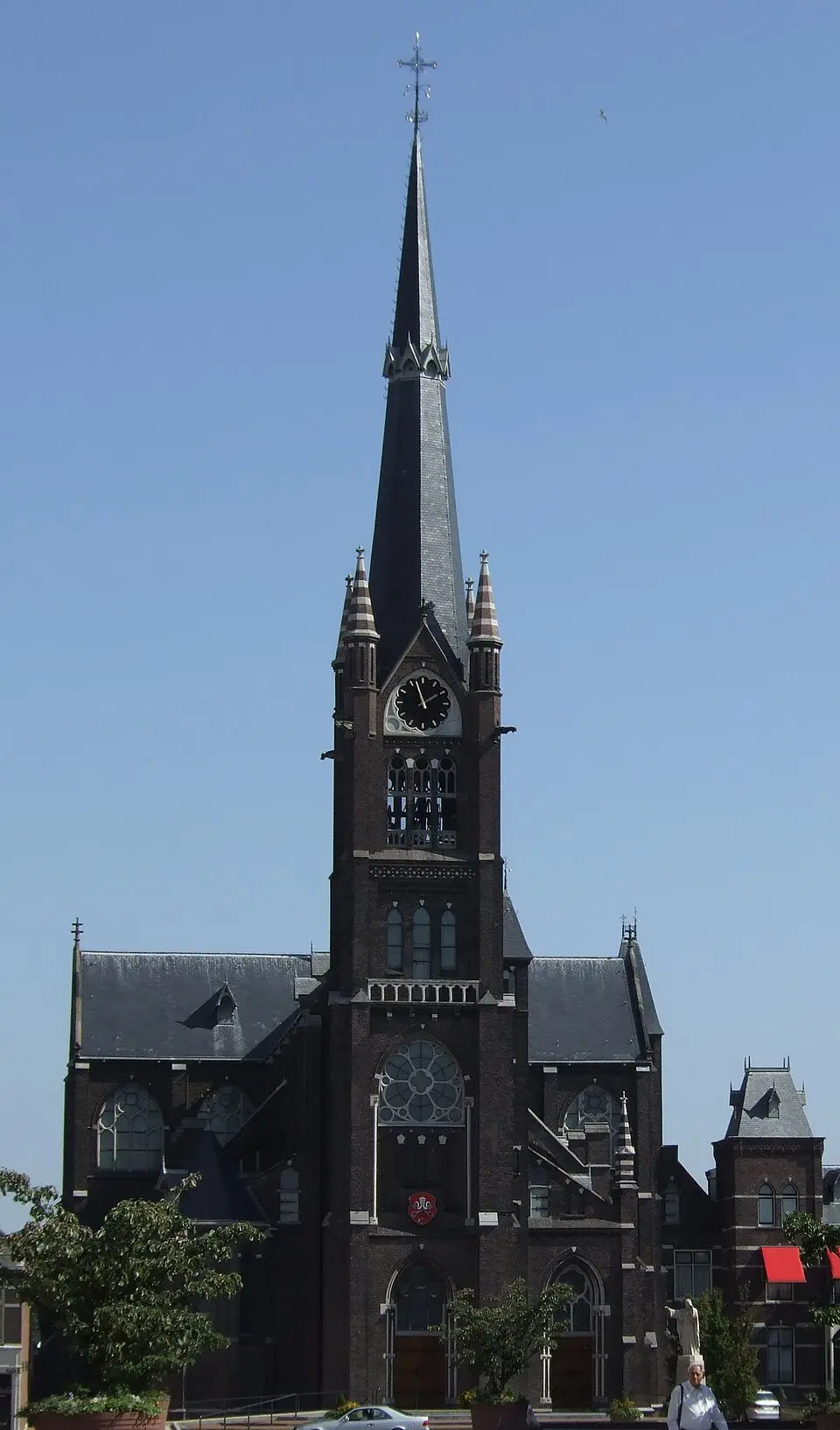 Immagine: Hanhil at Dutch Wikipedia · CC BY-SA 3.0 Basiliek van de H. Liduina en Onze-Lieve-Vrouw van de Rozenkrans