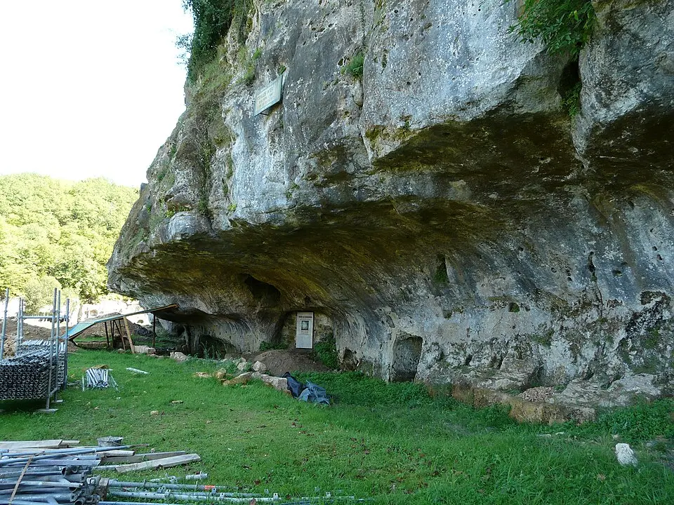 grotte de Commarque