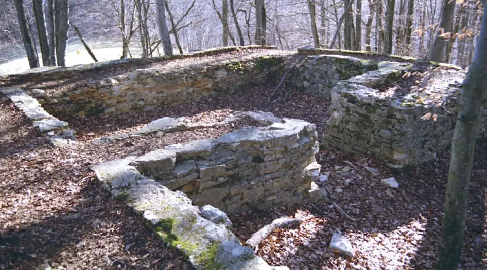 Slika: Aschweizer · Public domain Ruine Sissacherfluh