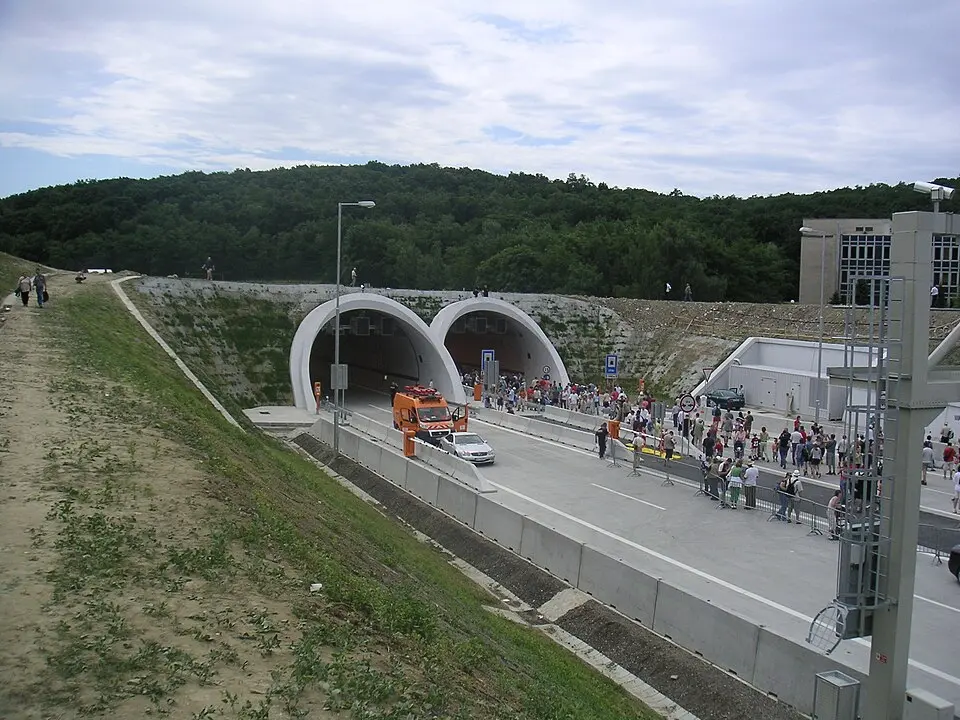 Sitina Tunnel