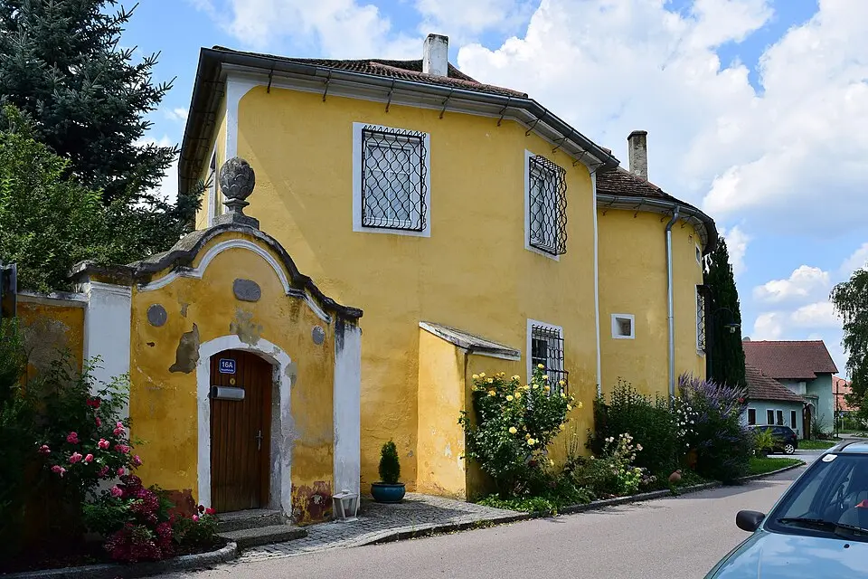 Bild: Haeferl · CC BY-SA 3.0 AT Gutshof/Meierhof (herrschaftlich)