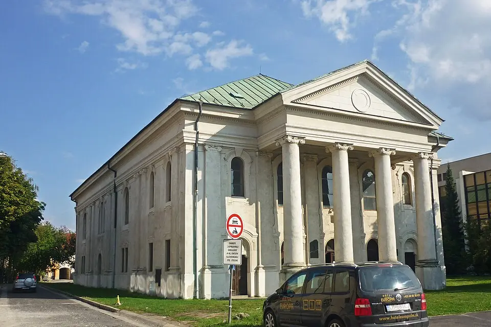 Bild: SchiDD · CC BY-SA 4.0 Synagoge (Liptovský Mikuláš)