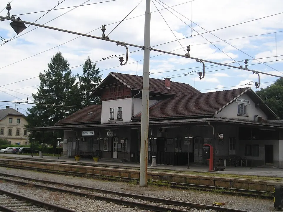 Obrázok: Ajznponar · CC BY-SA 3.0 Škofja Loka train station