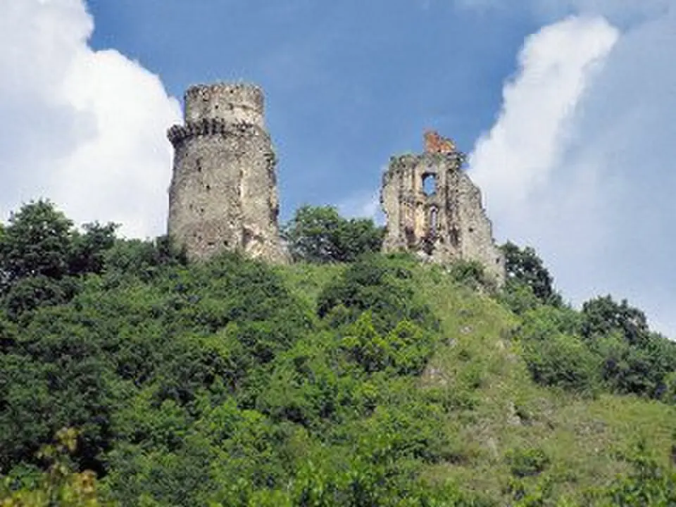 Image: Jofo · Public domain château de Slanec