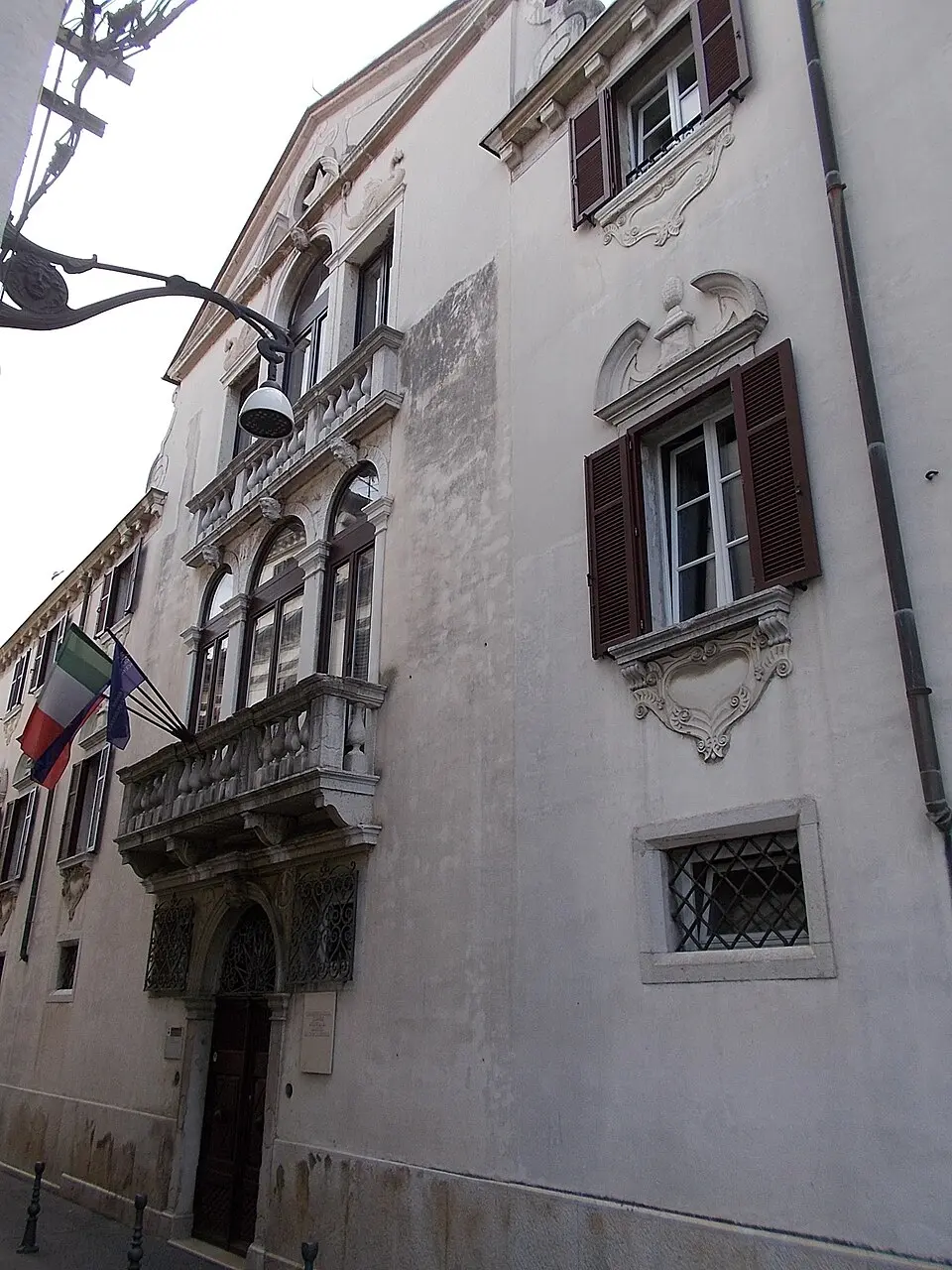 Palača Gravisi-Barbabianca