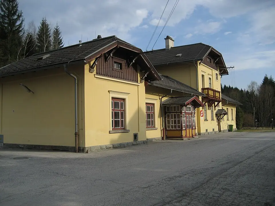 Aufnahmsgebäude Bahnhof Ausschlag-Zöbern