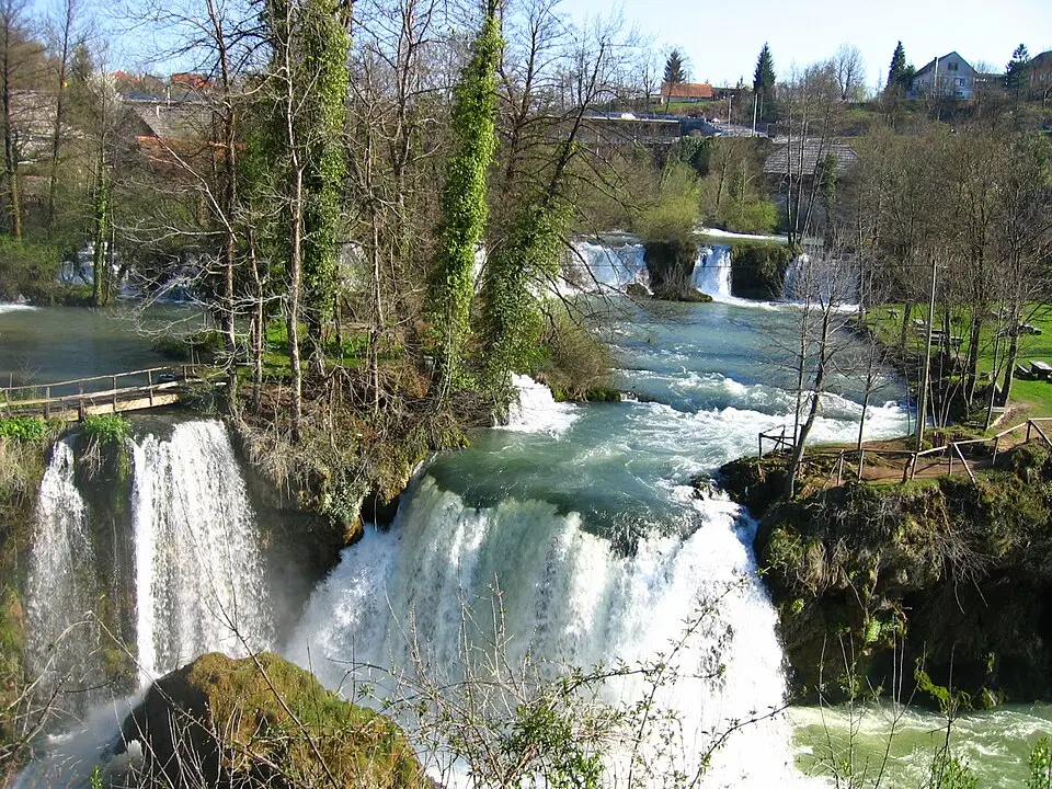 Wikimedia Commons · Public domain Slunjčica