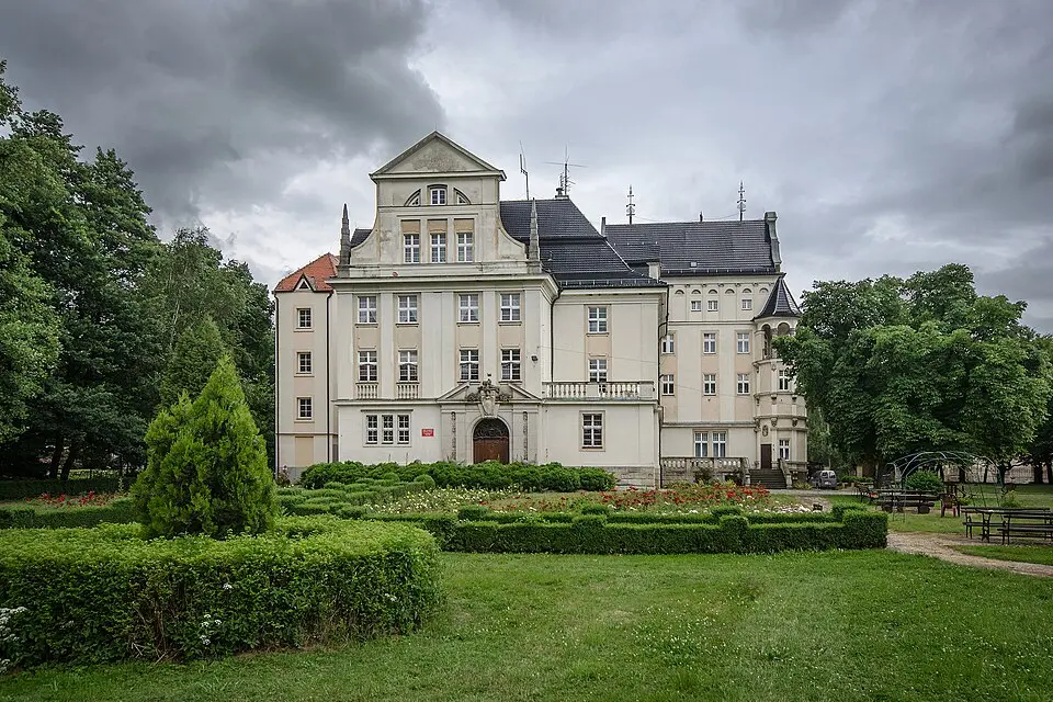 Pałac w Brenniku
