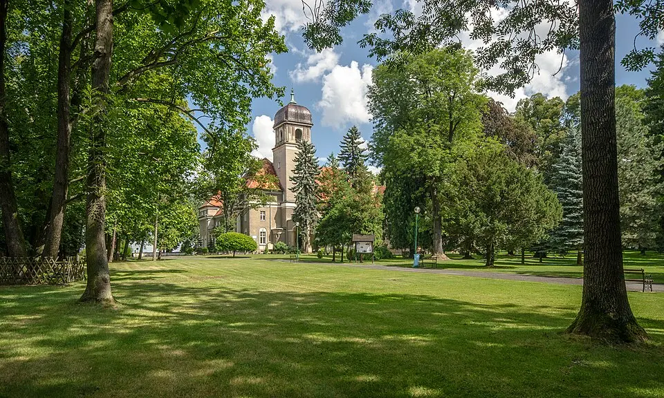 Image: Sławomir Milejski · CC BY-SA 3.0 PL Park pałacowy w Łosiowie