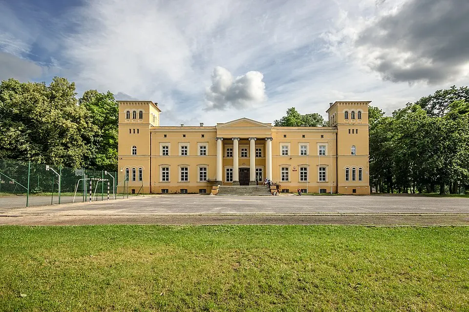 Palace in Mroczeń