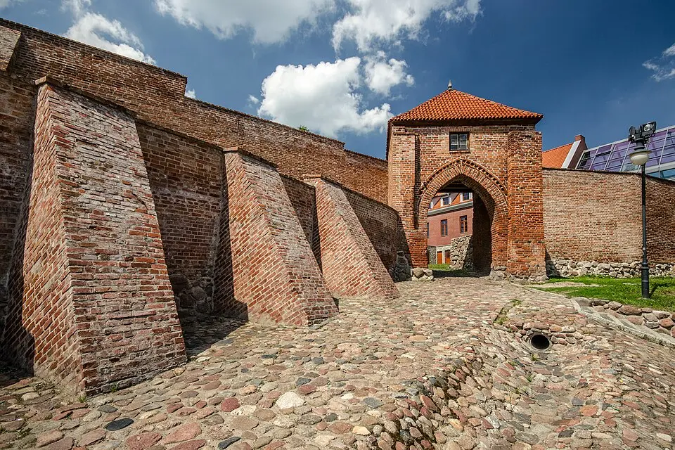 Pozostałości obwarowań miejskich
