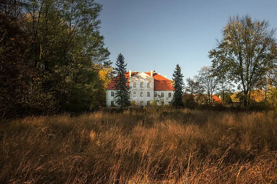 Zespół pałacowy w Tułach