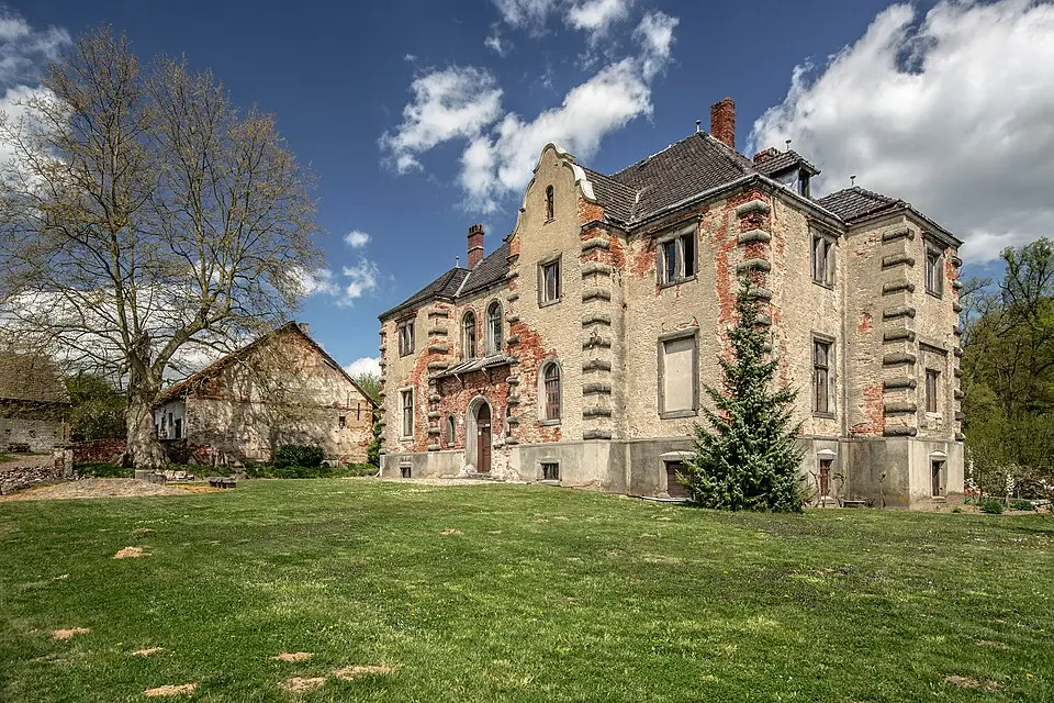 Palace in Zaprężyn