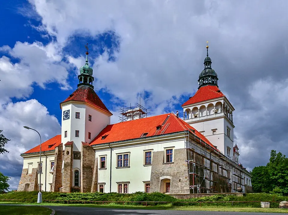 Image: VitVit · CC BY-SA 4.0 Smečno Castle