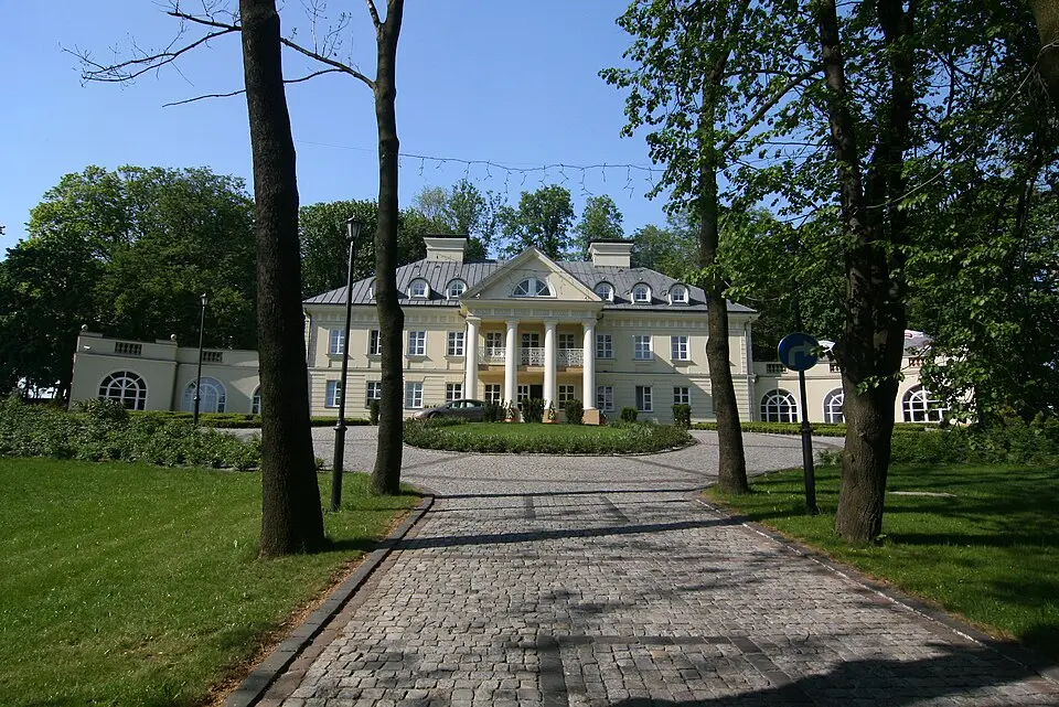 Ruiny pałacu w Śmiłowicach